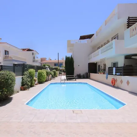 Daire Phaedrus Living: Universal Flat Alina Pafos