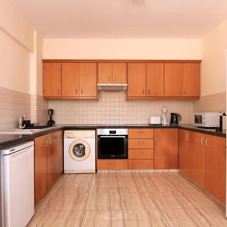 Phaedrus Living: Universal Flat Alina Apartment Paphos