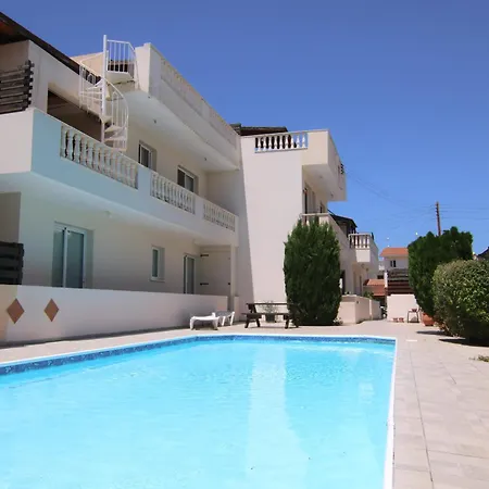 Phaedrus Living: Universal Flat Alina Paphos