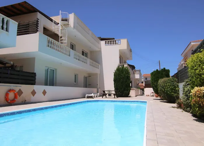 Phaedrus Living: Universal Flat Alina Paphos